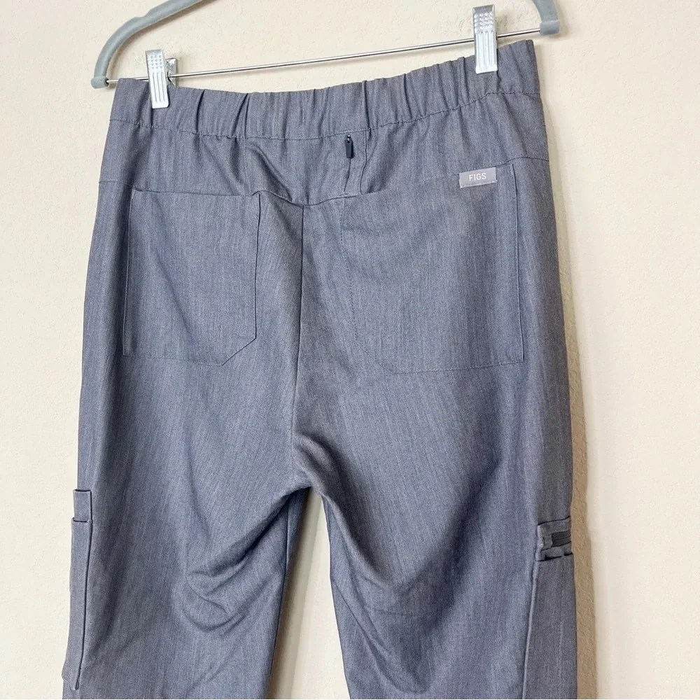 FIGS Men’s Gray Cargo‎ Jogger Scrub Pants